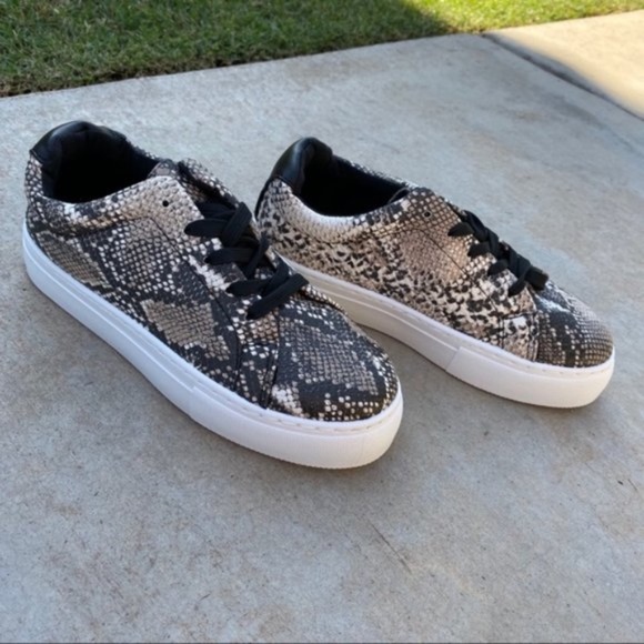 Snake Print Sneaker With White Sole Casual Lace Up - Picture 6 of 8